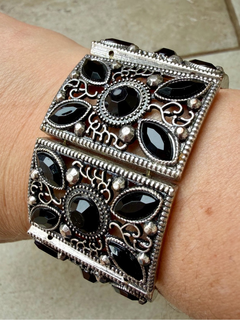 Silver-Tone Black Stone Filigree Stretch Bracelet - Picture 2 of 4